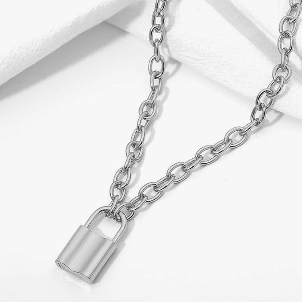 Lock pendant necklace